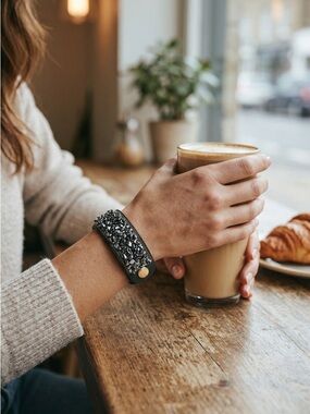 🖤🩶Silver and Black Crystal Embellished Snap Bracelet/NWOT🖤🩶